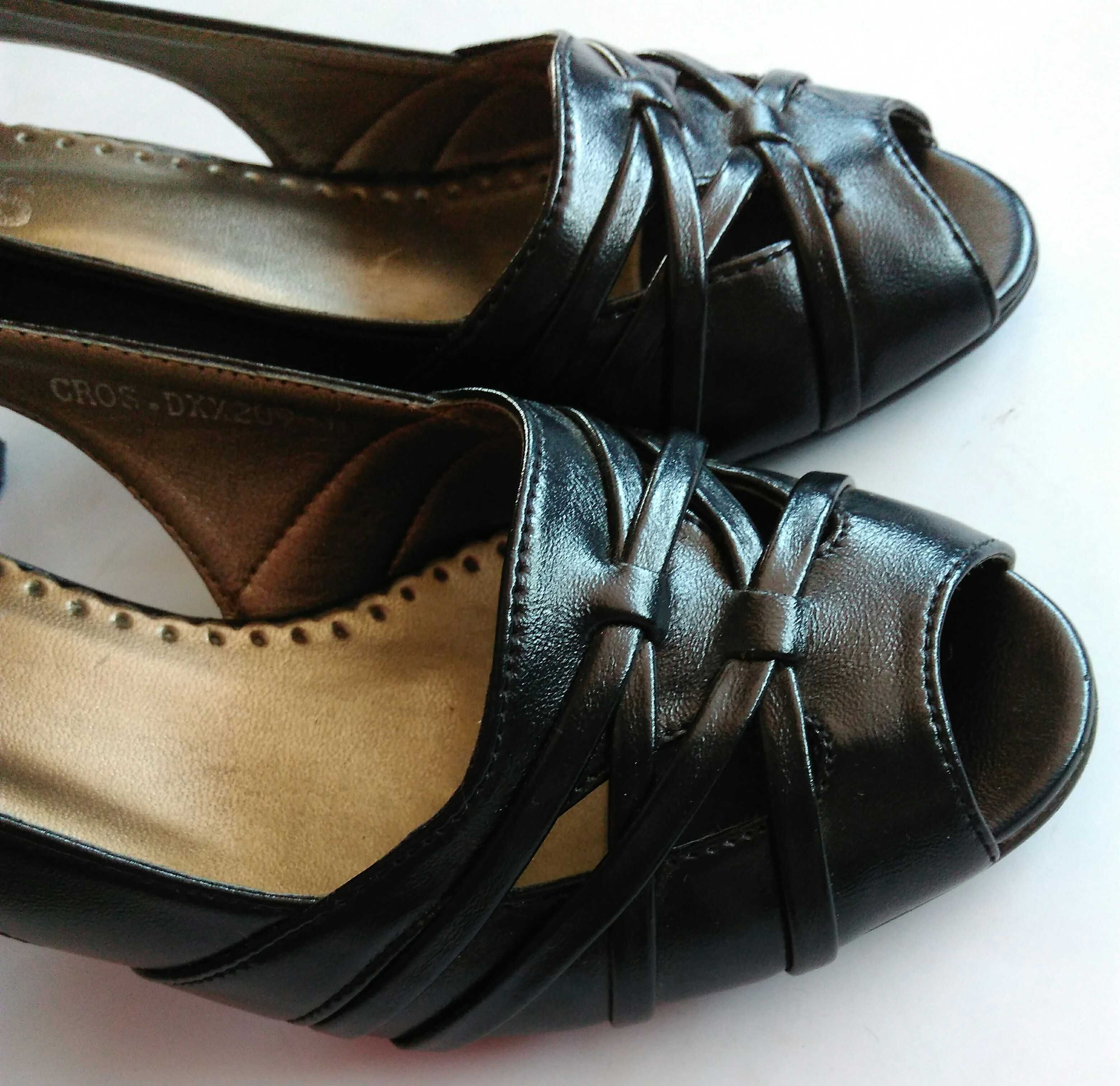 Дамски елегантни черни обувки на ток