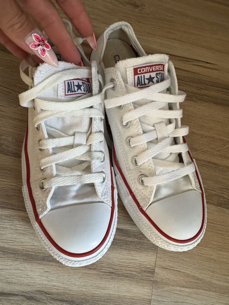 Оригинални бели кецове кецове Converse ! 37 н