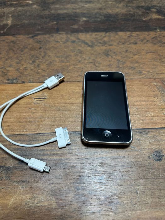 iPhone 3g 8GB иска активация