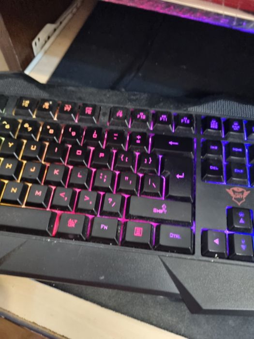 Vând calculator, monitor 24' ,mouse, tastatura