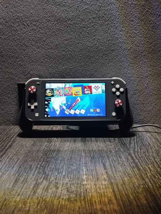 Nintendo switch lite прошитая (интересует обмен на дс лайт+3дс)