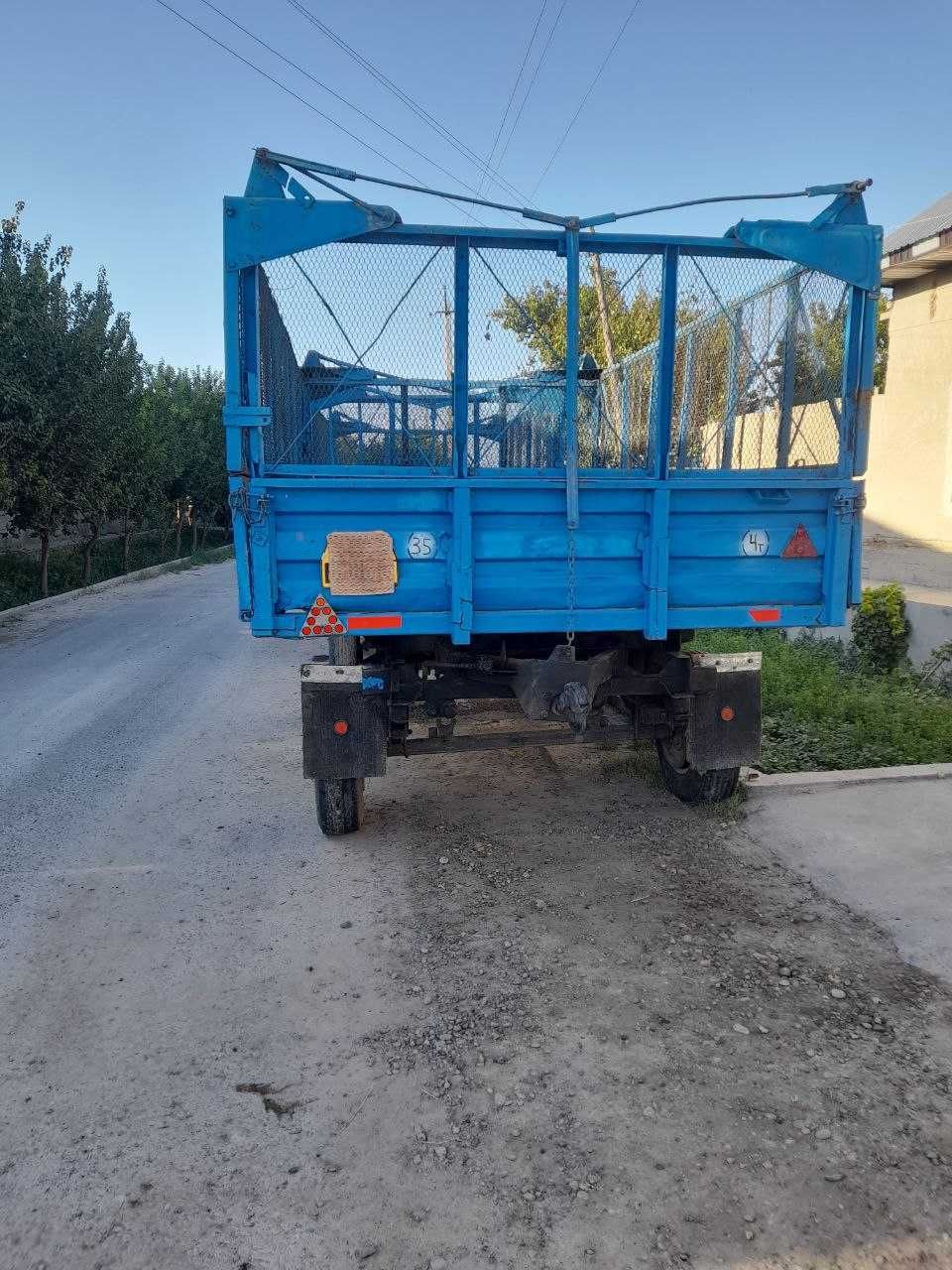 Traktor pritsep sotiladi