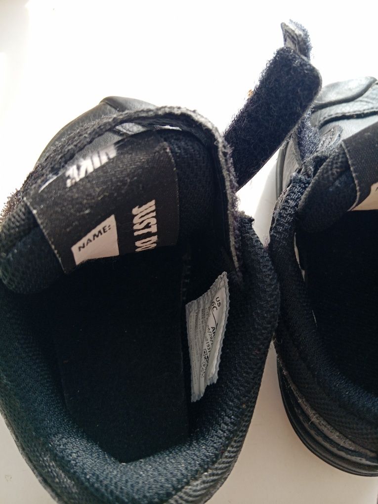 Vand adidasi Nike bebe marime 22 cm  int.12cm