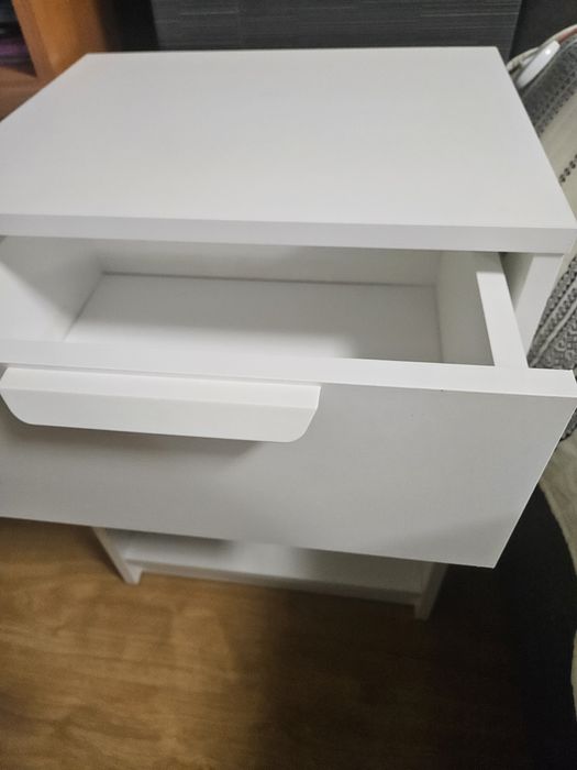 Шкафче чисто ново !