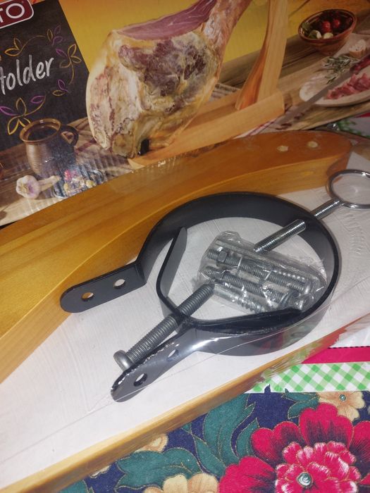 Поставка - стойка за шунка (месо)