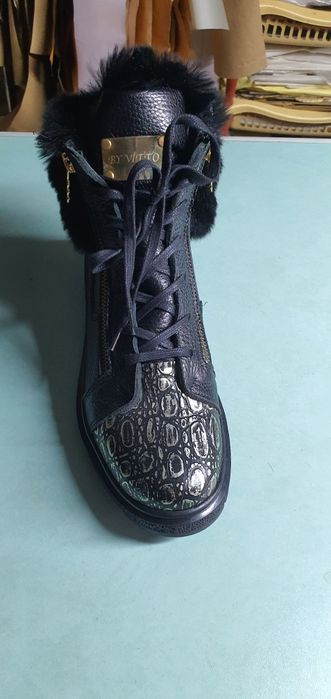 Продам ботинки новые