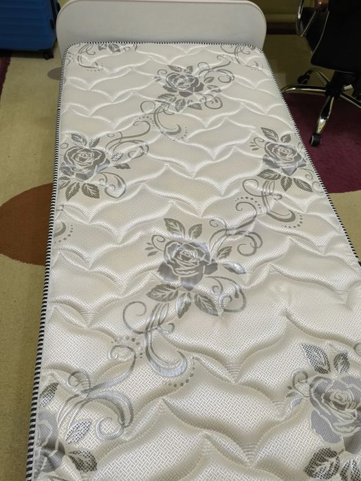 Продается кровать подростковая с матрасом