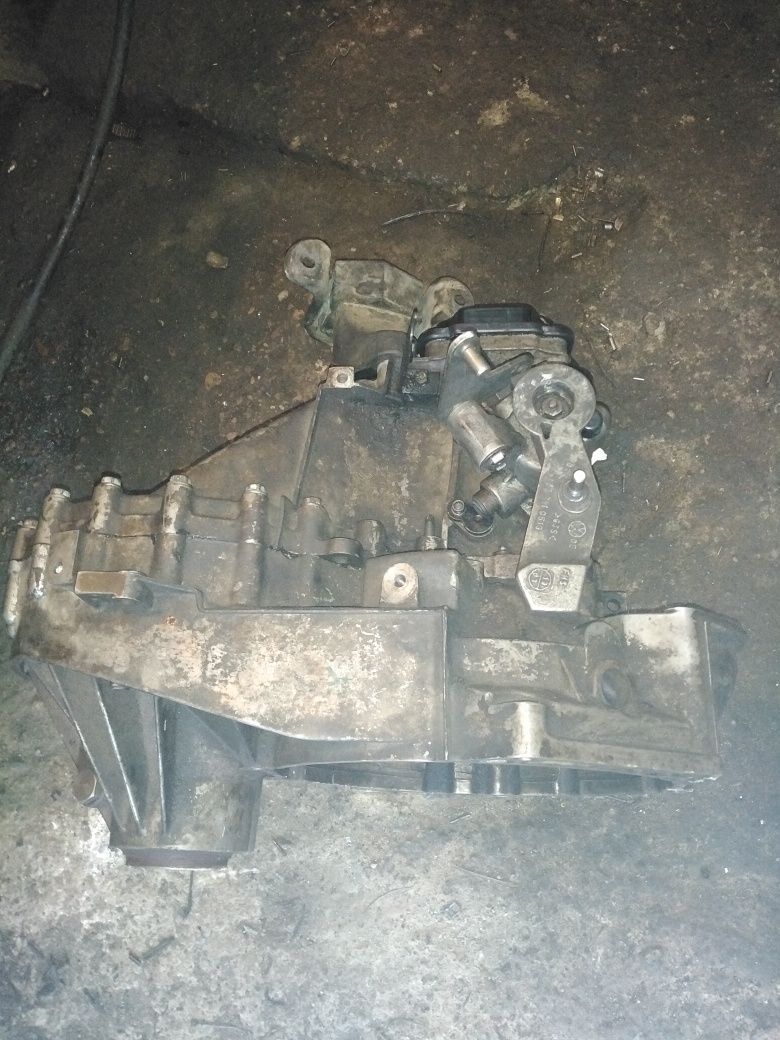 Cutie viteza T5 motor 1.9