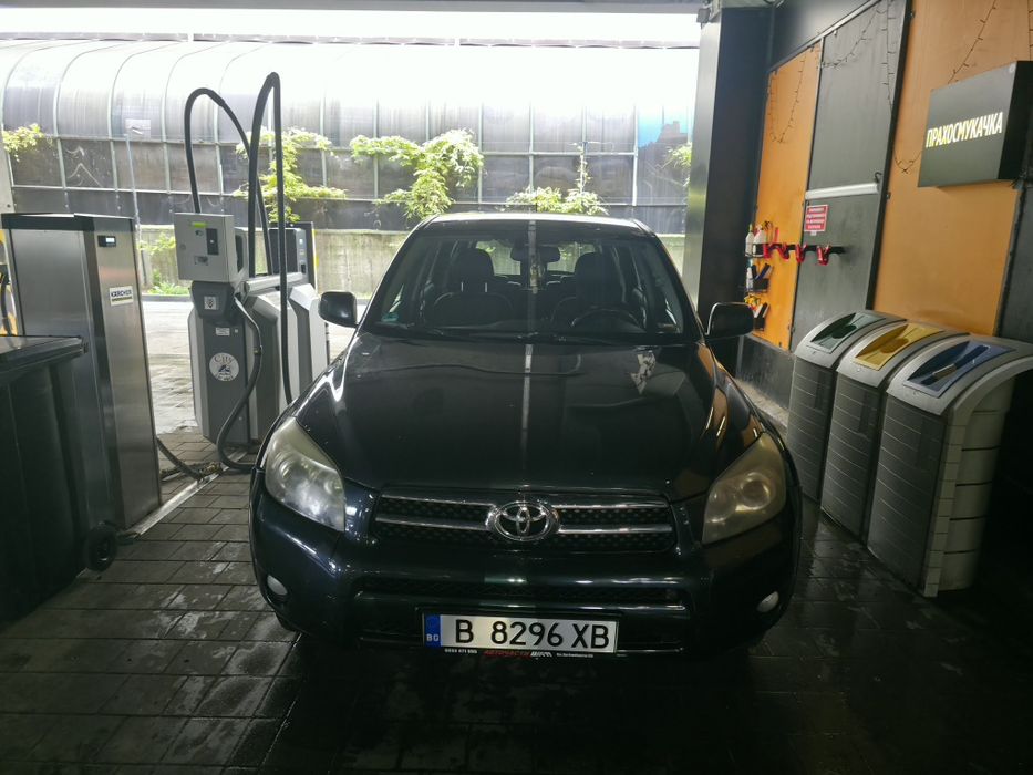 Продавам Toyota rav 4