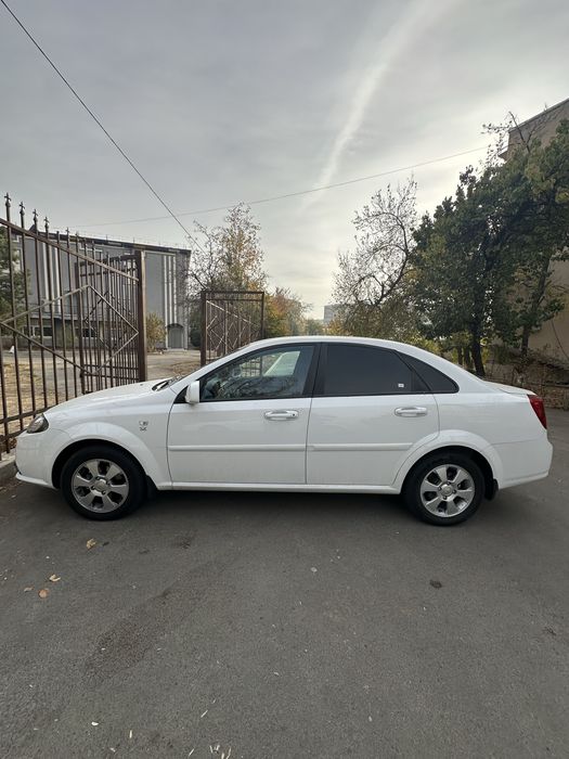 Продаётся белая Jentra. 2023. Позиция - 2. Механика.