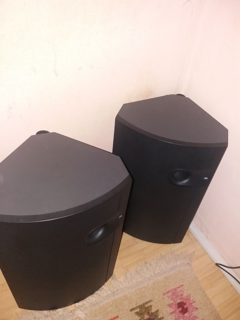 Vand 2 subwooferi JBL one