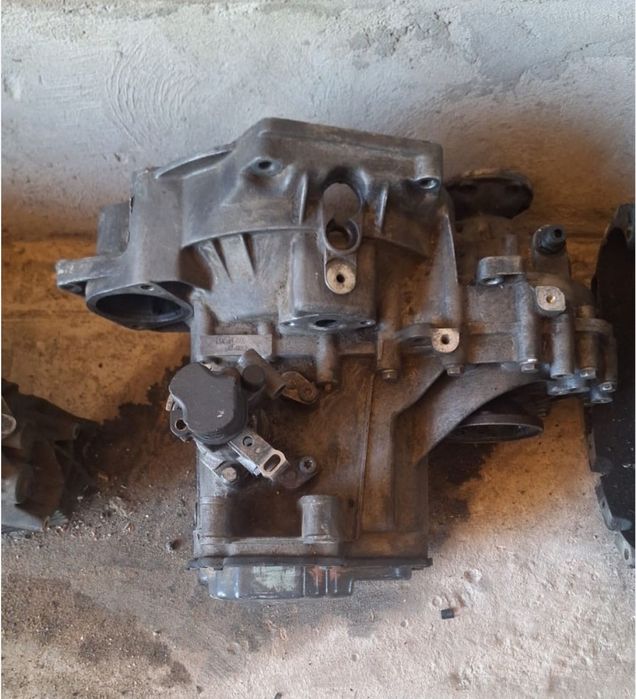 Продам запчасти на механических каробка пассат б3.