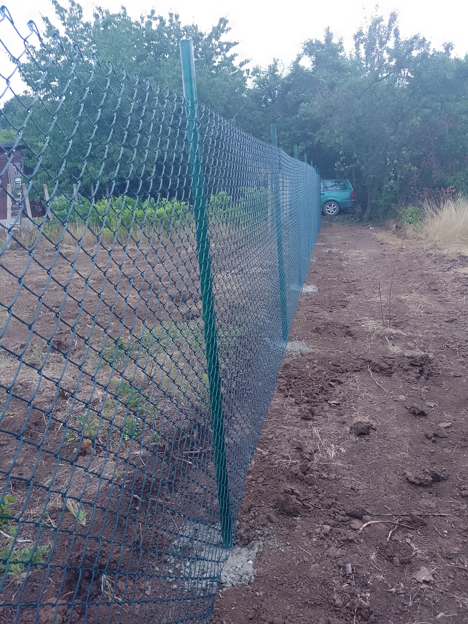 Изграждане на огради с бетонни колове, тръби и мрежа!