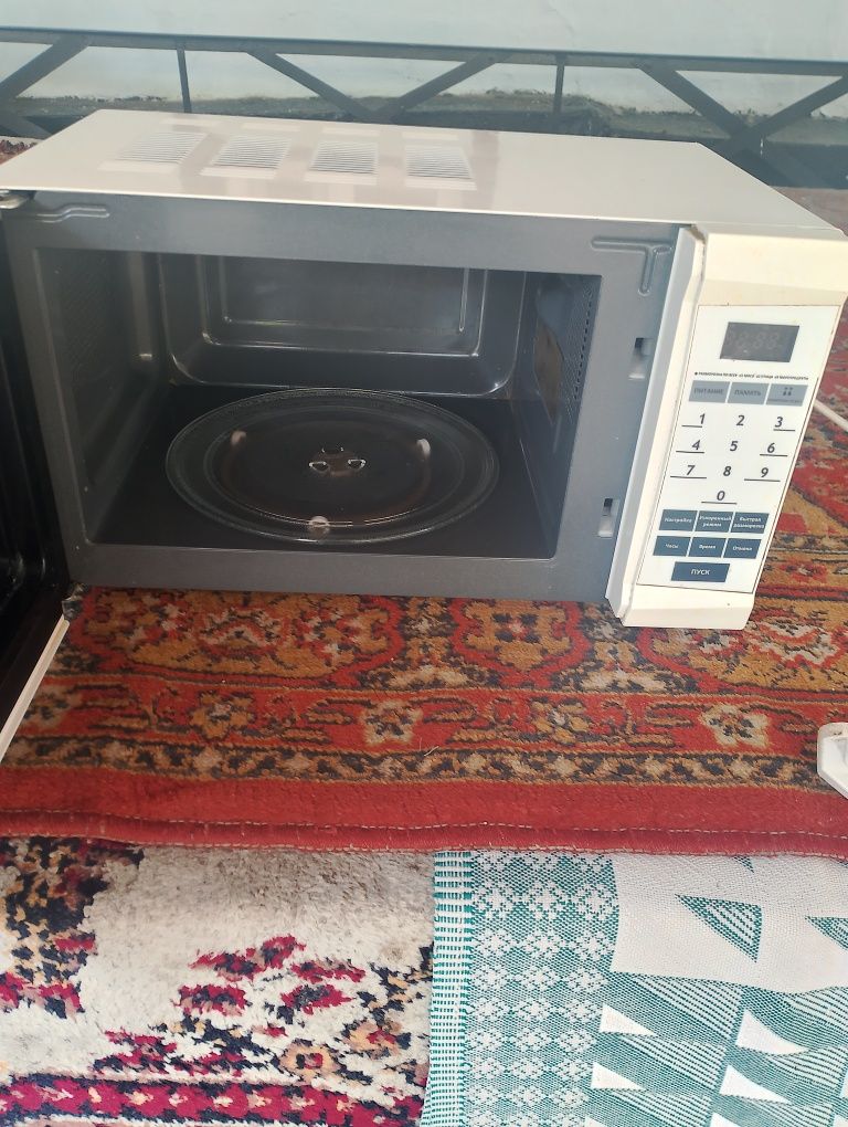 Продам микроволновую печь