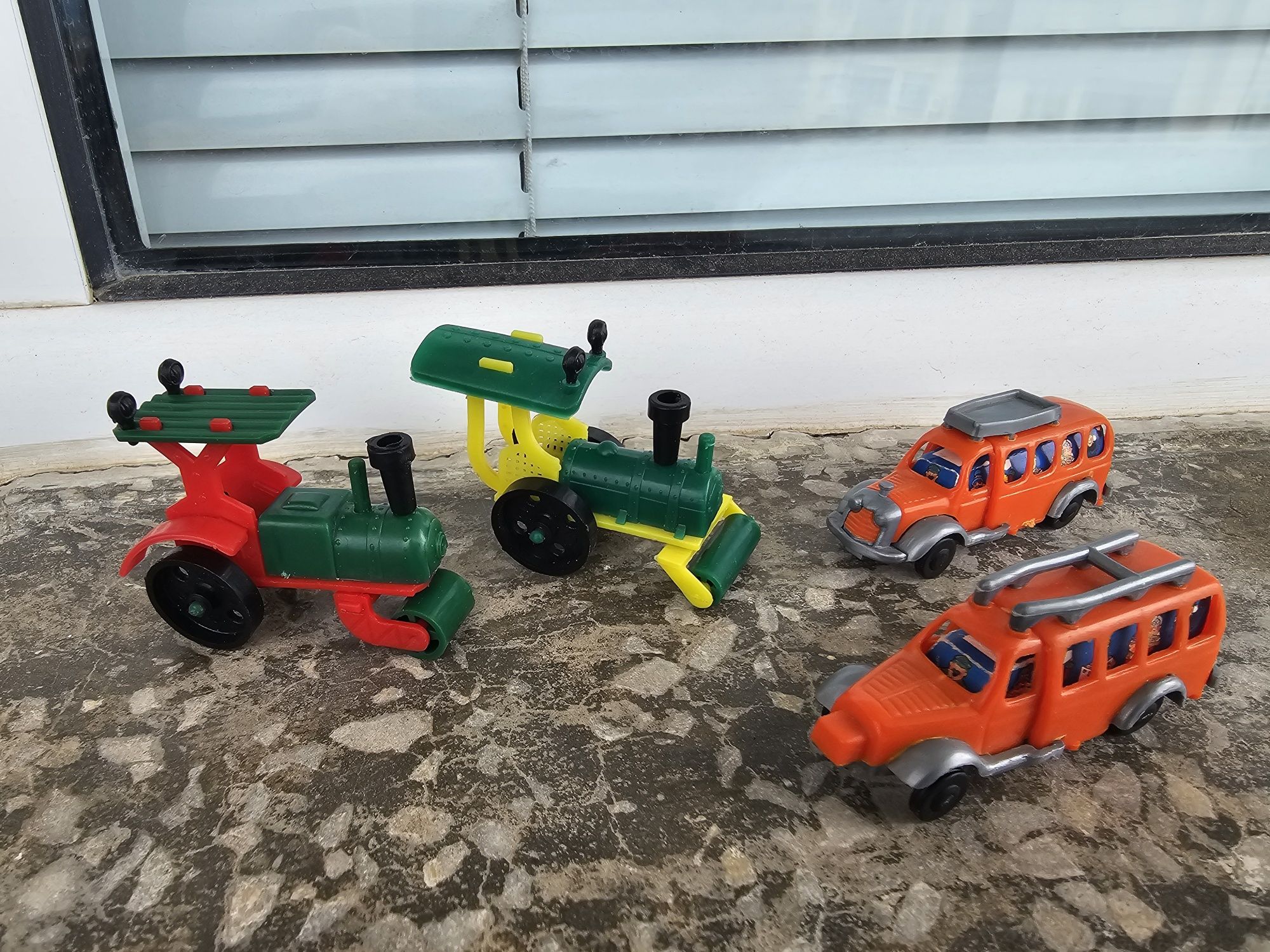 Киндер стари играчки от шоколадовияйца/kinder