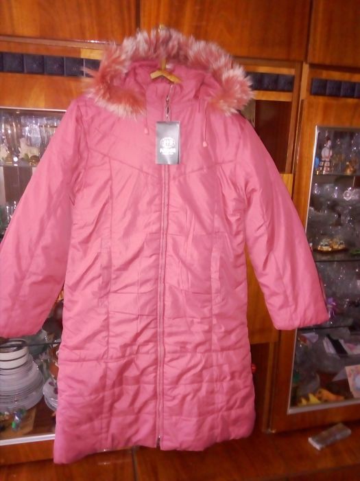 Куртка новая,капюшоном