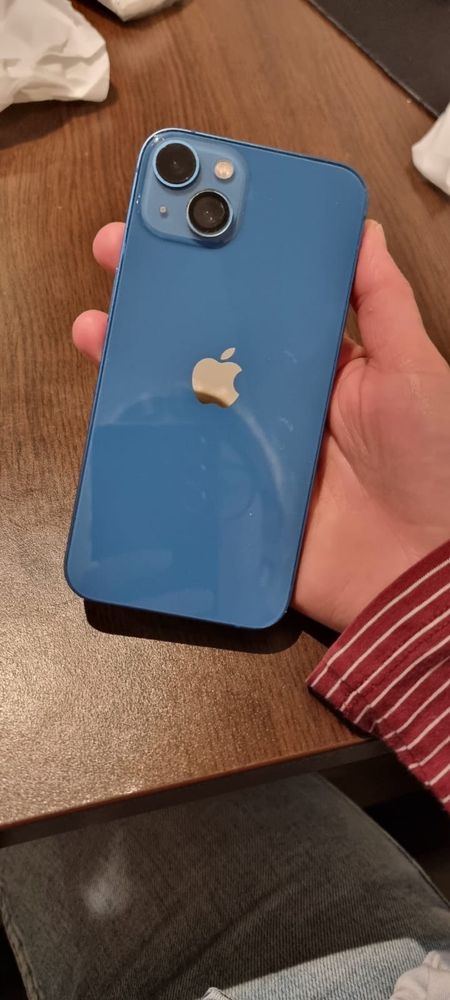 Vand Iphone 13 albastru