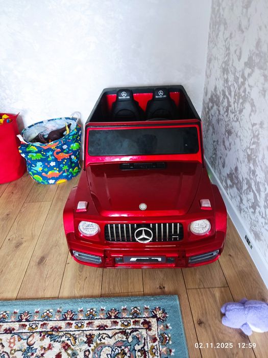 Продам машинку детскую