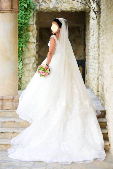 Vând rochie de mireasă tip prințesă cu trenă