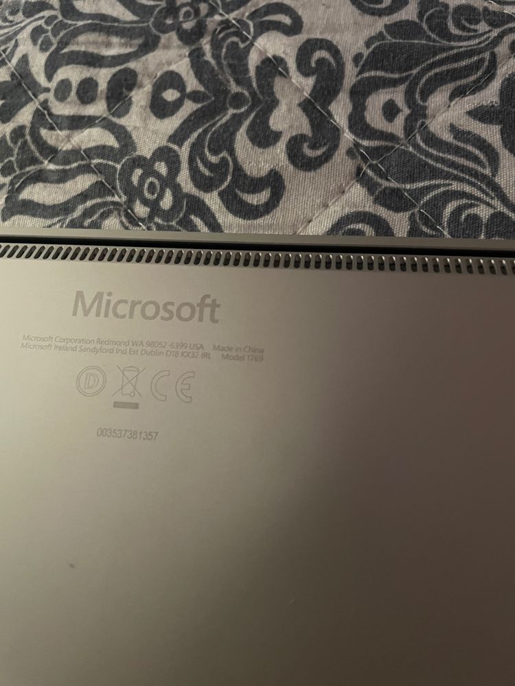 Microsoft surface laptop 1 1769
