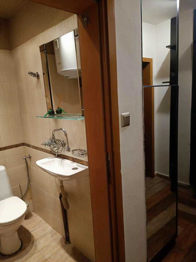 Дава се под наем Тристаен апартамент в София, Лозенец - 80 кв.м за 765 € - Снимка #9