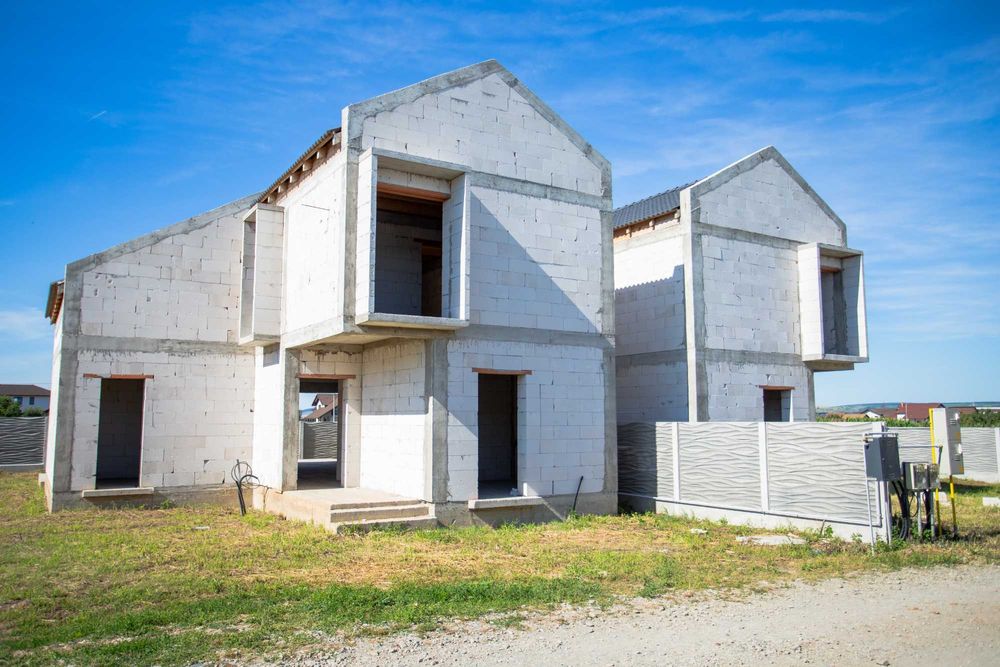 Oportunitate! Casă la roșu cu 3 dormitoare și terasă - personalizabilă