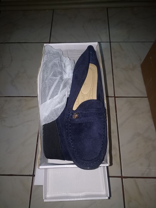 Vând pantofi dama eleganți