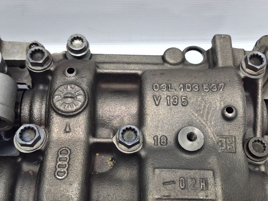 Pompa de ulei cu balansieri pe pinioane AUDI Q5 (8RB) [ 2008 - > ] TDI