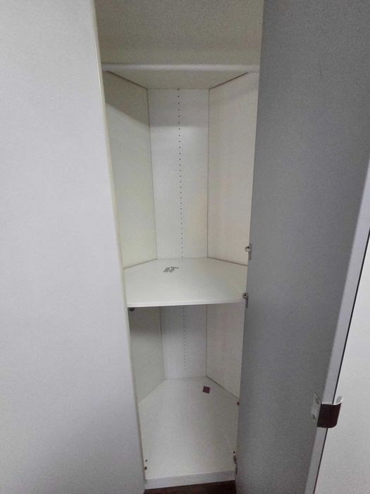 Гардероб ъглов с три корпуса и огледала