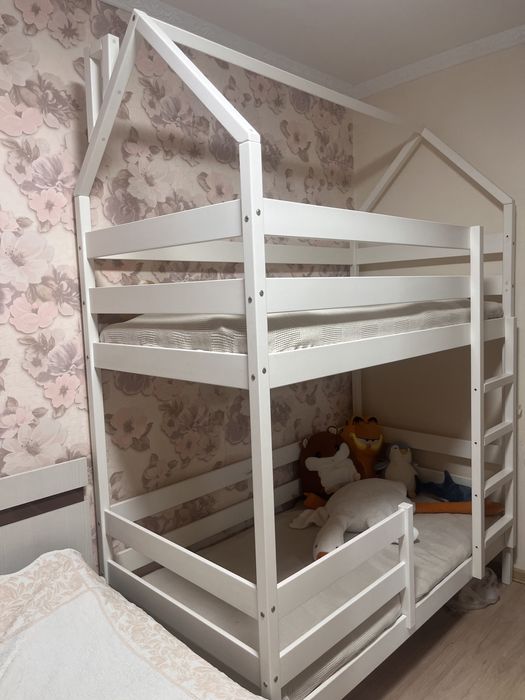 Продам детскую двухъярусную кровать