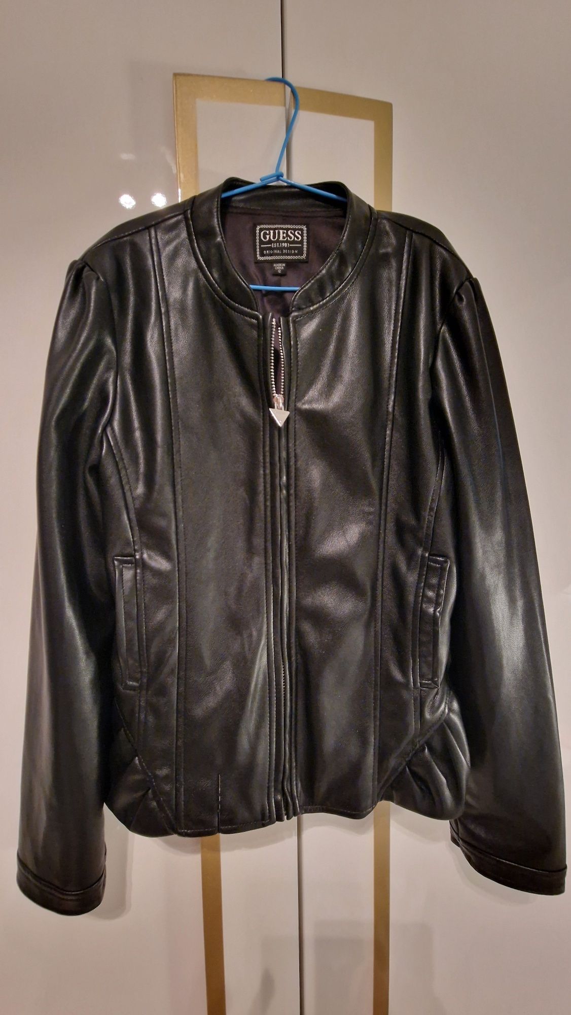Ново детско яке Guess размер 12г