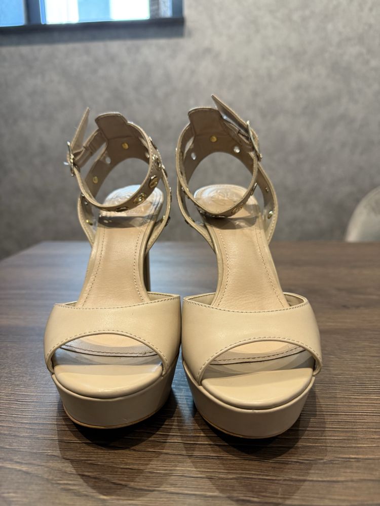 Кожени обувки на тока GUESS 35 р, тока 12 см