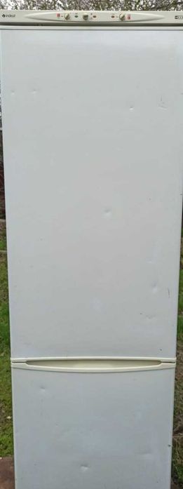 Продам холодильник indesit
