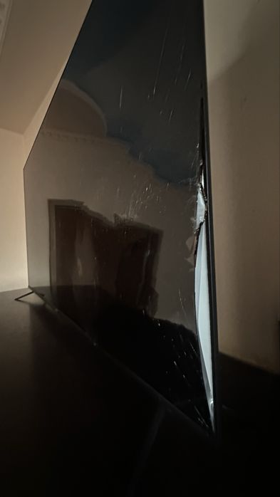 Продам телевизор 65 диагональ на запчасти