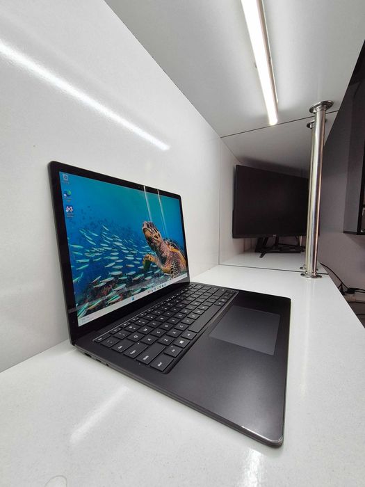 HP Core i5 6200U 8/256gb