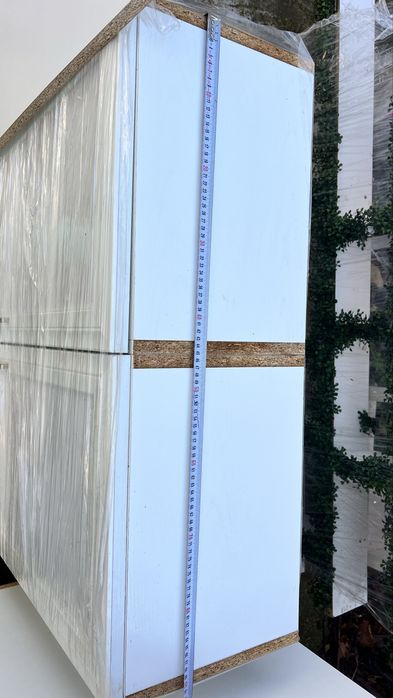 Шкафове в комплект и гръб  . Използвани но в добро състояние .