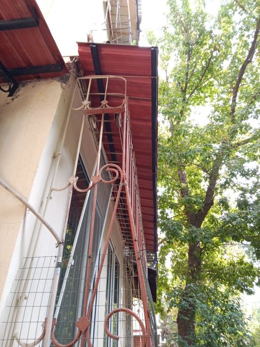 Установка бесшумного козырька, мойка фасада высотные работы, альпинист