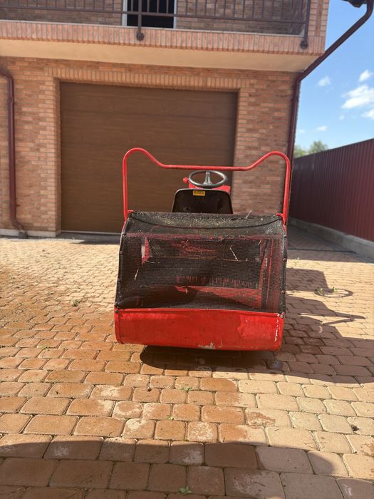 Tractor de tuns iarba