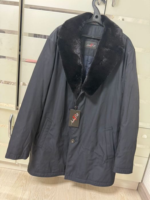 Новая куртка. Сезон: зима. Состояние новое с этикеткой. Добротный мех!