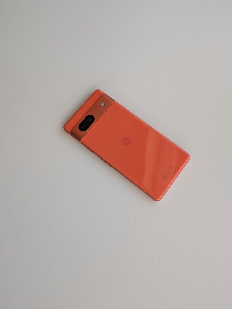 Google Pixel 7a цвят корал