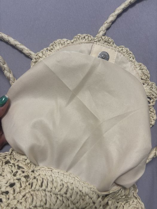 Бежова чантичкаа