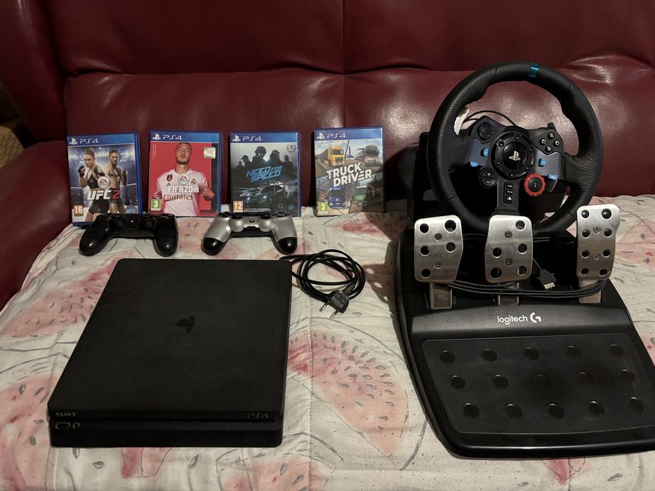 PS4 smil с игри, дойстикове, кормило и педали
