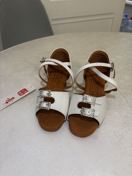 Продаю новые бальные туфли