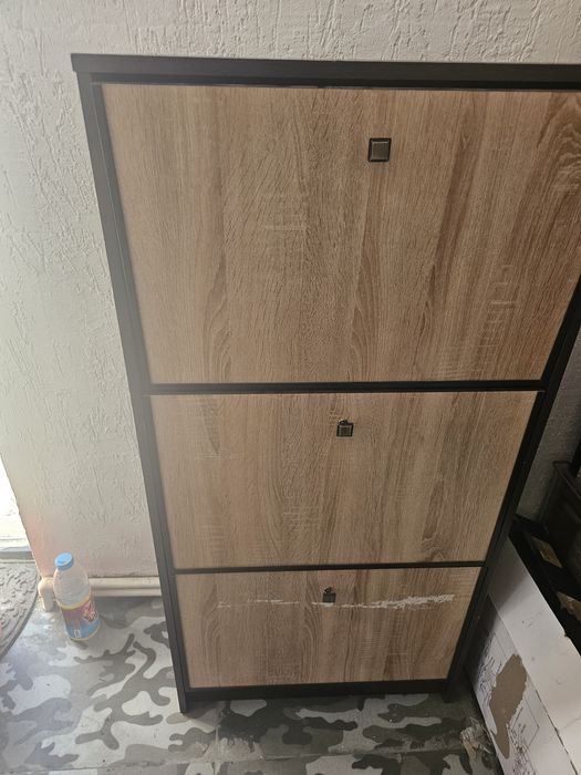 Шкаф для обуви нормальной состоянии