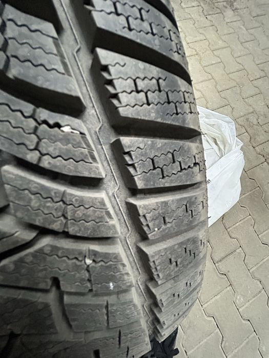 Продавам зимни гуми 225/45/17 DUNLOP WINTER SPORT 5 MFS 91H