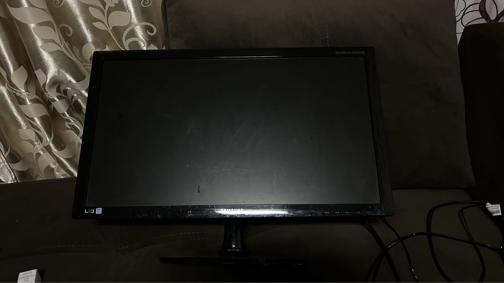 Продам экран 60 герц