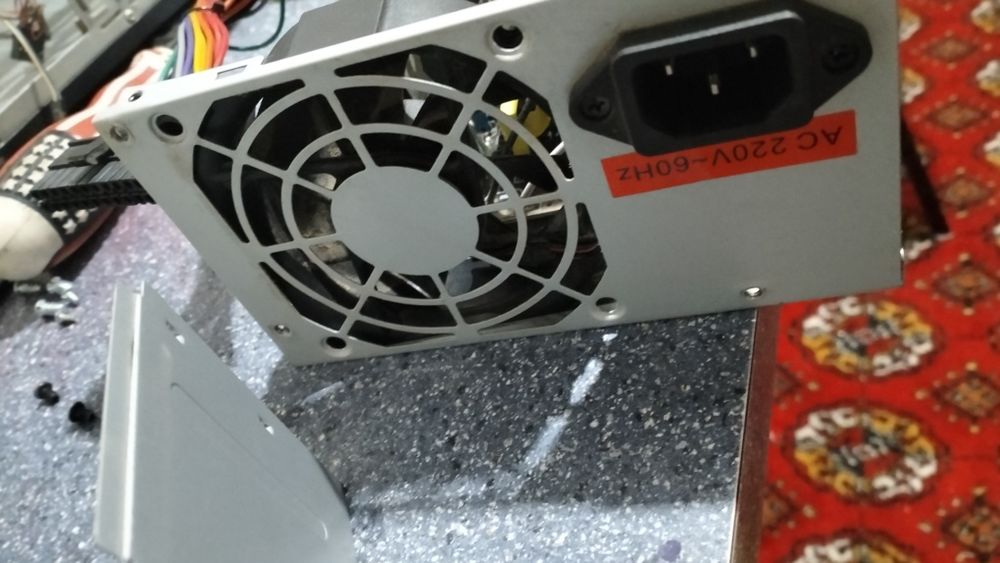 Pitaniya 500W yangi!