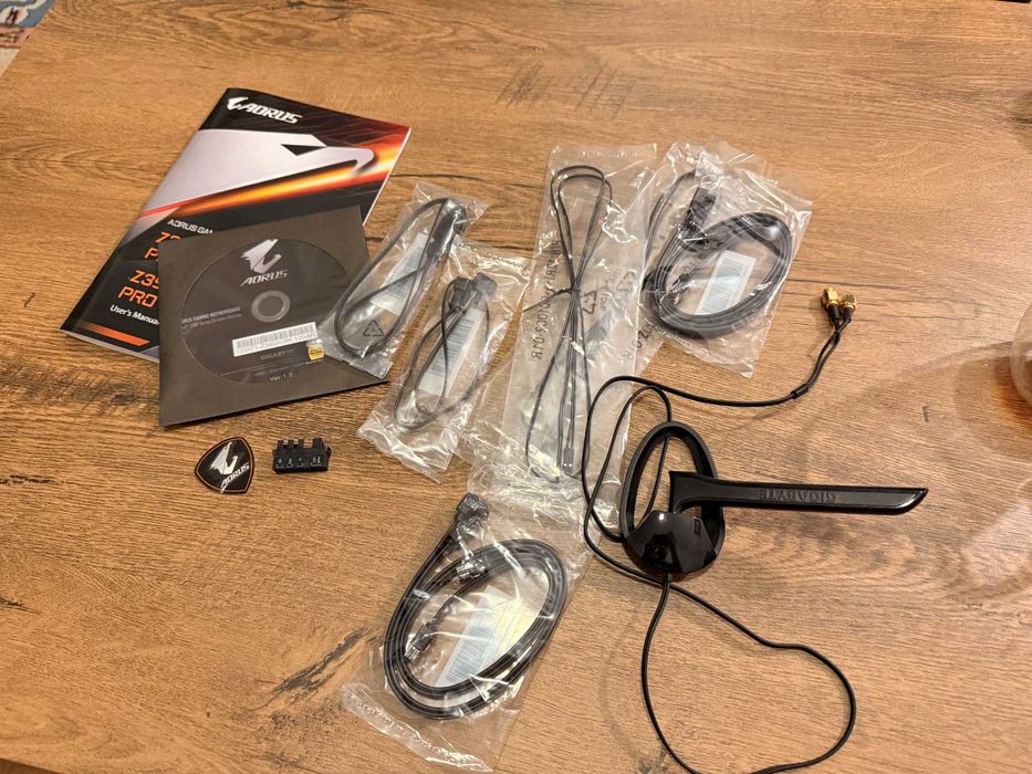 Vand placa de baza Aorus Z390 Pro Wifi cu 32GB RAM DDR4