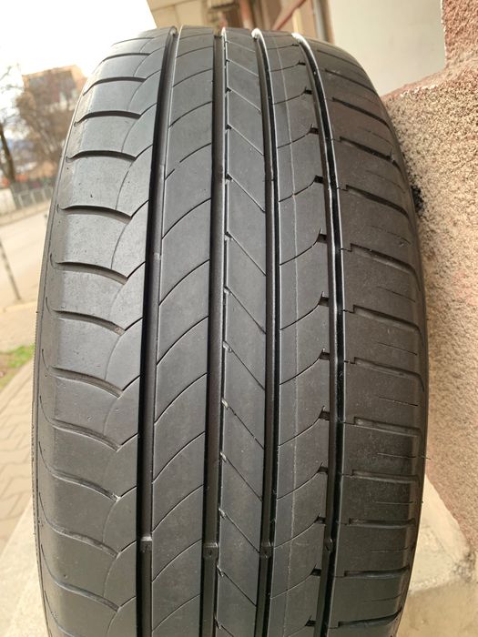 Лятна гума GOODYEAR Efficient Grip 215/55 R17 94W