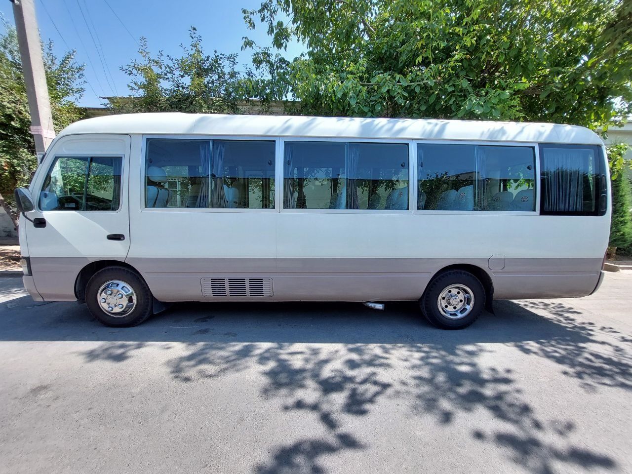 Toyota Coaster Mikroavtobus